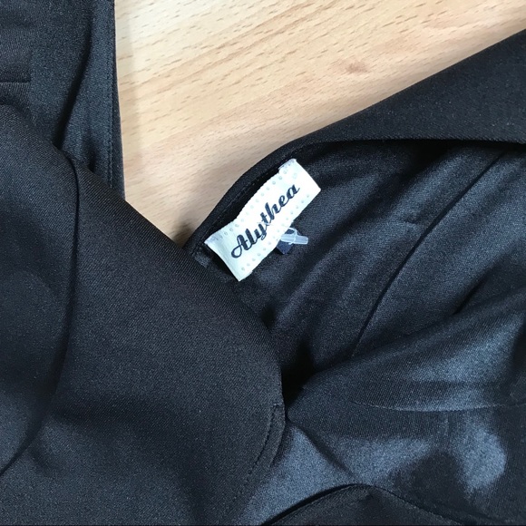 *Alythea V Neck Plunge Scuba-Like Fabric LBD - Picture 3 of 6